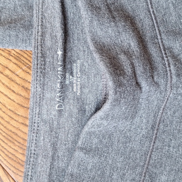 Yoga Shorts Grey - Picture 3 of 4